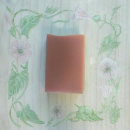 Savon Aliénor - Notre savon saponifié à froid artisanal Aliénor à l'argile rose, karité, et huile essentielle d